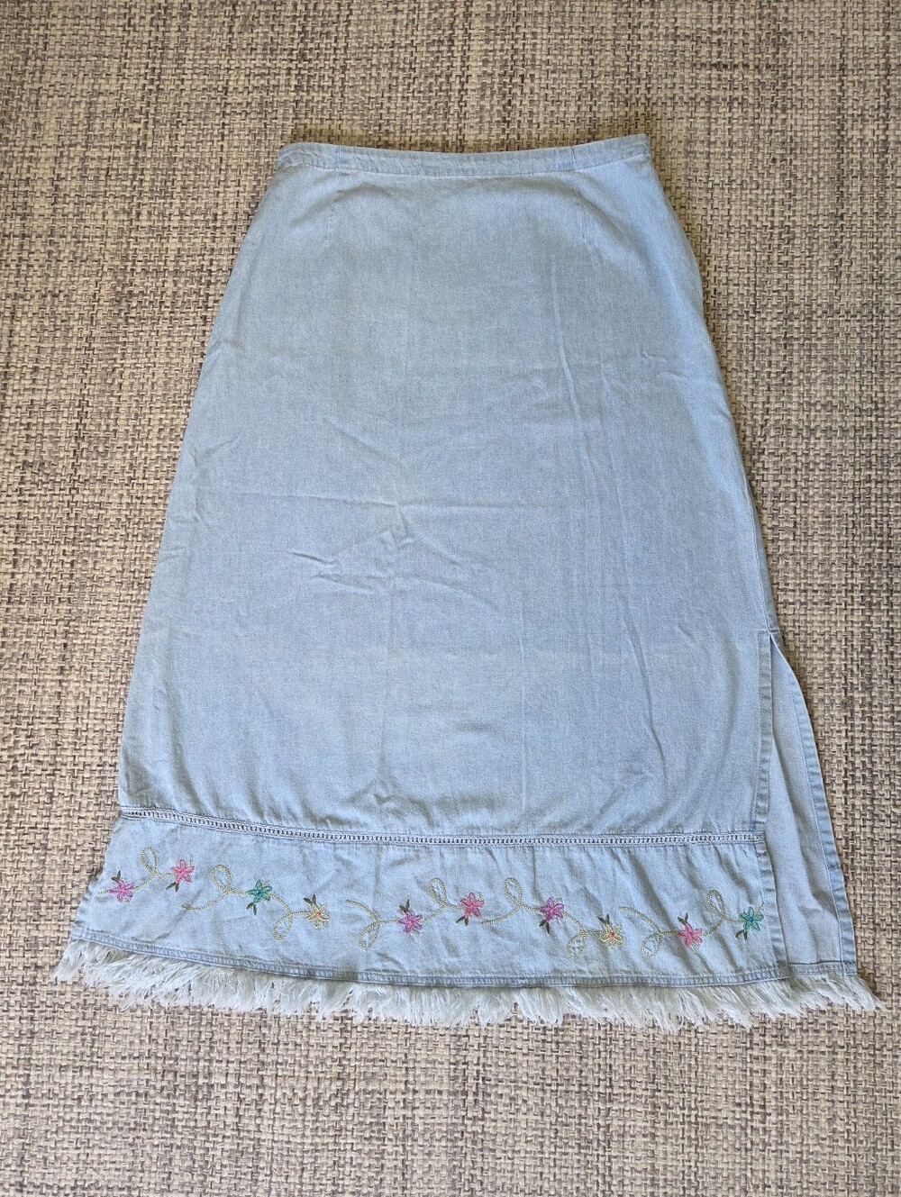 Vintage Floral Embroidered Denim Maxi Skirt Fringe Hem Slit Boho Cottagecore S